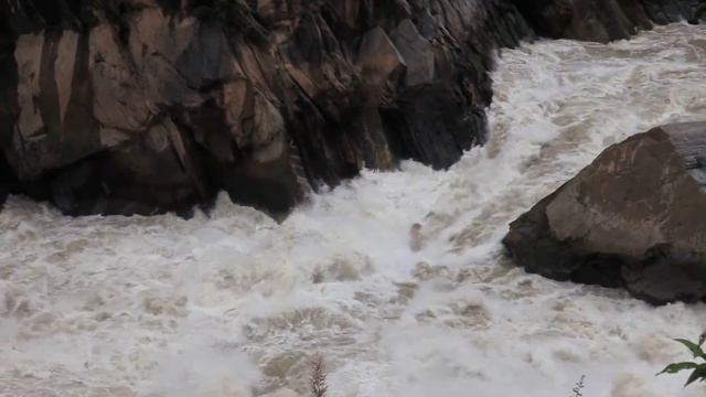 Река Янзы, ущелье Прыгающего Тигра (Yangtze River, Tiger-Leaping Gorge)