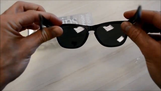 Oakley Frogskins Matte Black, Black Iridium Polarized - Unboxing