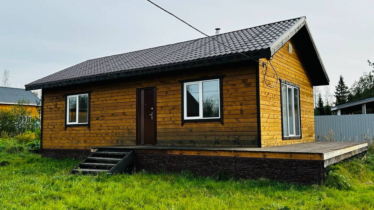 Новый дом с печкой, 3 комнаты, лес, вода, уч 9 соток, в 40 км от СПб.    В продаже !