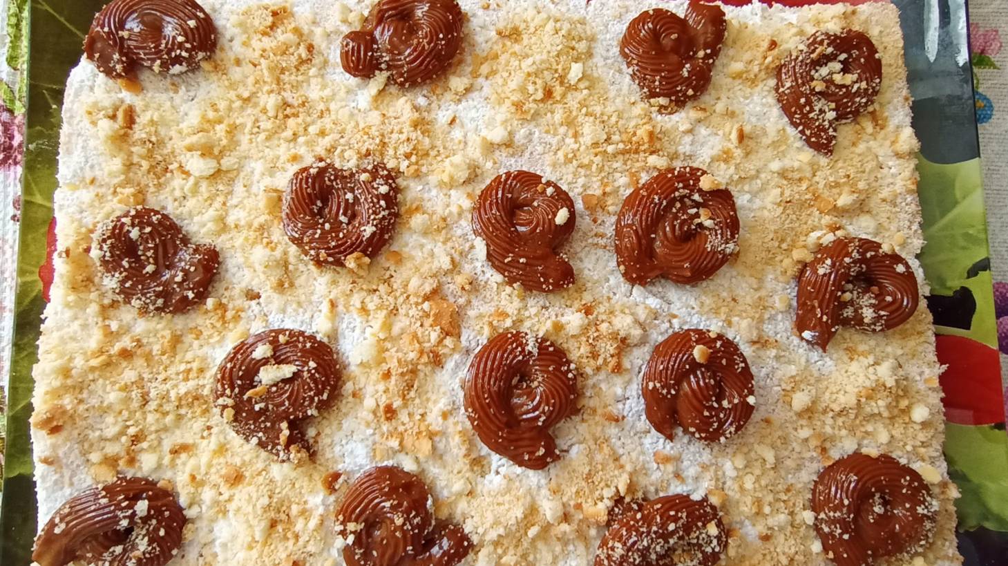 Нежный бисквит с джемом и варёной сгущёнкой