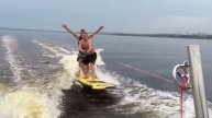 Сапсерфинг за катером