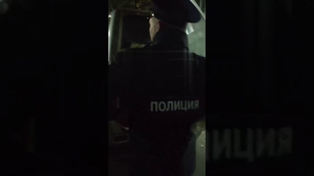 Девушки вызвали наряд полиции из-за неадекватного поведения нетрезвого участника СВО.