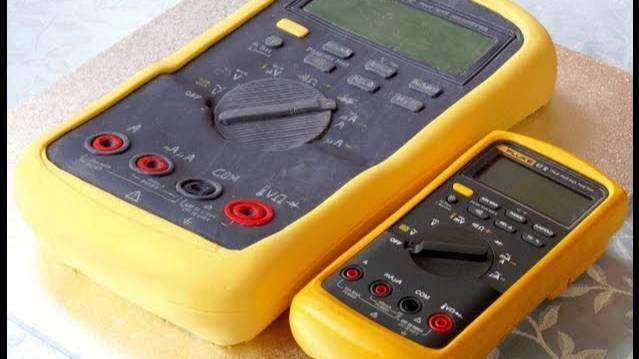 EEVblog #293 - Fluke Multimeter Birthday Cake