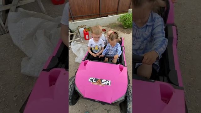 Cars #сестры #twins #близняшки #sisters #twinsisters #triplet #многодетнаясемья