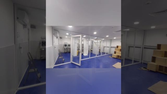 Стеклянные перегородки из белого профиля