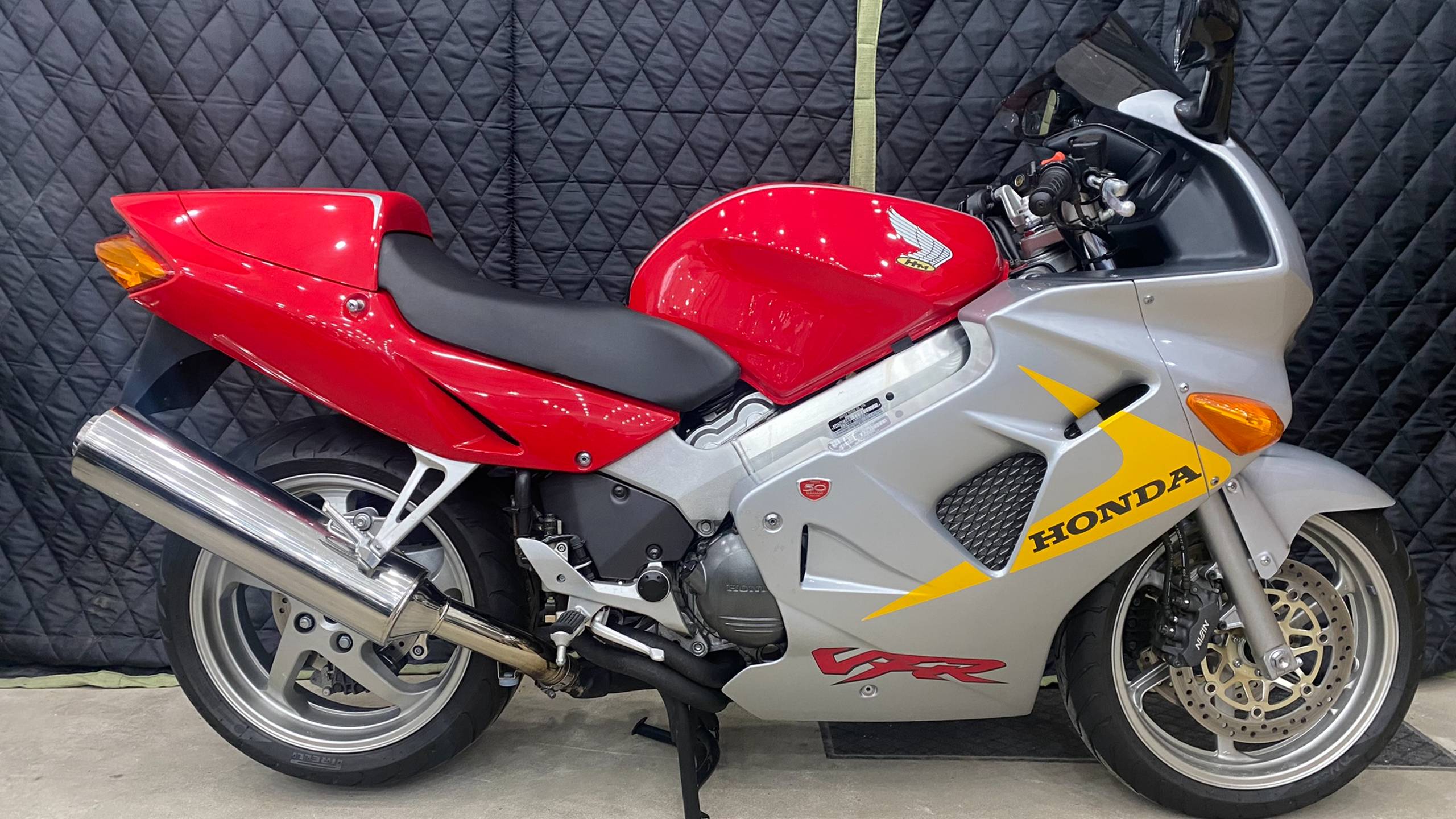 Осмотр Honda VFR800 (1999) 50th Anniversary