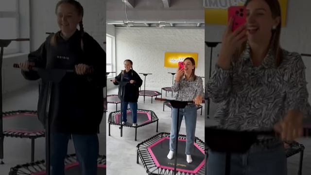 Кто сказал, что прыжки на батуте – занятие для детей?