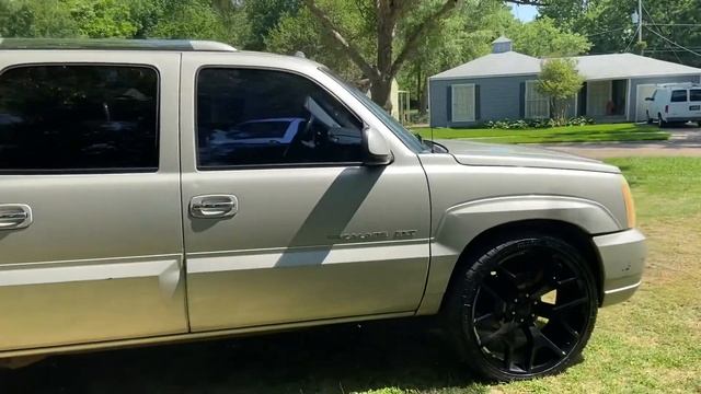 2004 Cadillac Escalade EXT on 28s