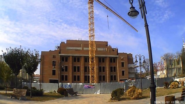 Мариуполь ⛵🏢 любители ставить авто на тротуарах, строительство нового дома на Апатова.