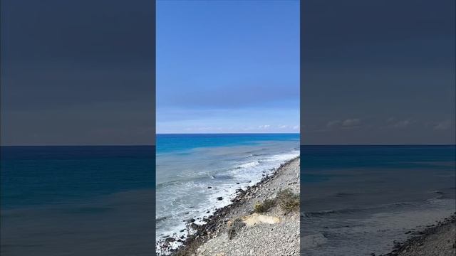 Пляж за Анапой, Варваровская щель. Свежий морской бриз. 8 октября 2024