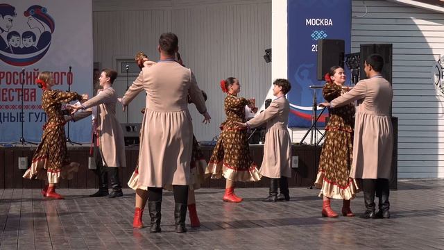 Шербурские заковырки - Ансамбль Карусель / Cherbourg Tricks - Folk dance ensemble "Carousel"