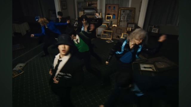 STRAY KIDS - CHK CHK BOOM