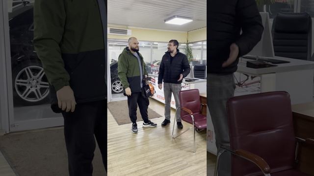 Поздравляем победителя большого розыгрыша, вручение главного приза. /РДМ-Импорт