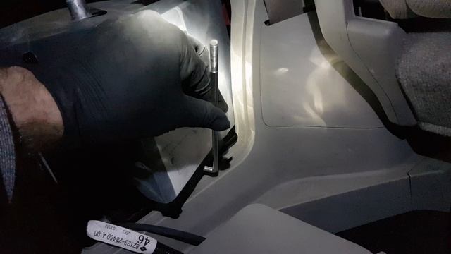 замена аккумулятора Тойота Эстима, Estima 2010 battery S55D23L с датчиком температуры.