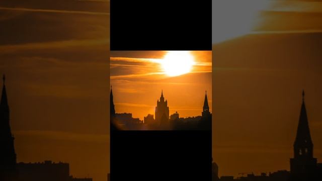 Какие места в Москве вы больше всего любите?) #moscow #short #sunsetlovers #sunsetphotography
