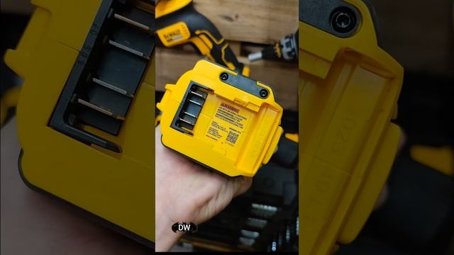 Шуруповерт DeWALT DCD800 NEW с ANTI-ROTATION