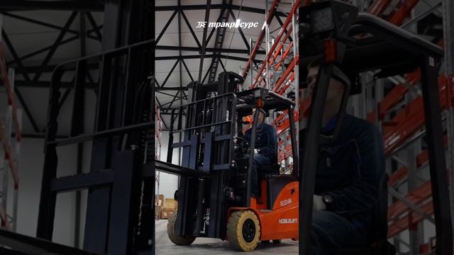 Незаменимый помощник в любой работе - вилочный погрузчик от компании Тракресурс