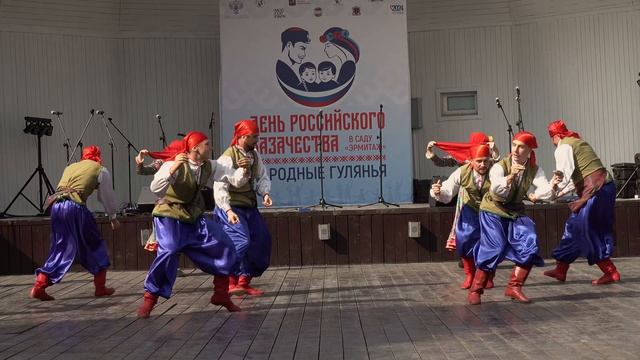 Танец Некрасовских казаков - Ансамбль Сувенир / Nekrasov's Cossacks - Folk dance ensemble "Souvenir"