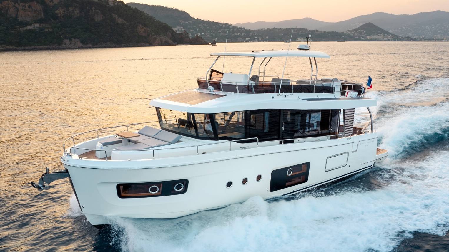 Моторная яхта Beneteau Swift Trawler 54 – Тизер