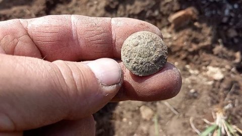 Пуговица орлянка.