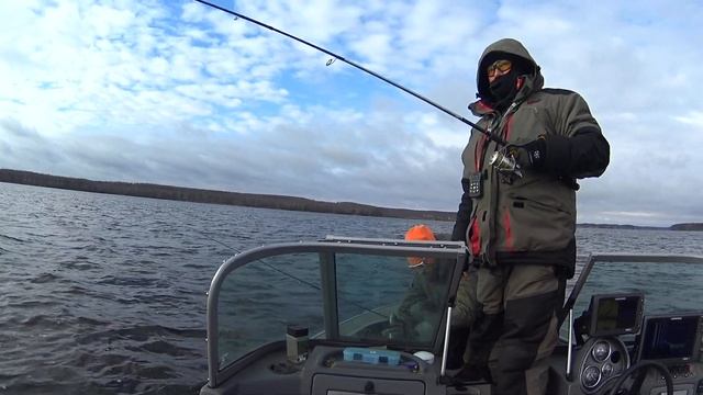 ЛОВЛЯ СУДАКА ЗИМОЙ на Десногорском водохранилище с лодки. Зимний спиннинг