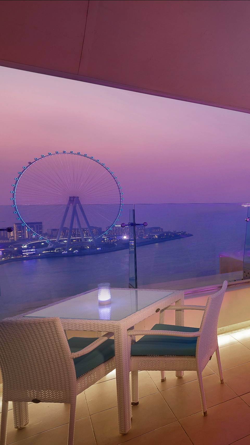 Hilton Dubai The Walk Dubai. PURE Sky Lounge & Dining