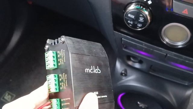 Установка подсидельного сабвуфера Dl Barracuda 8A Underseat в Toyota BB qnc21