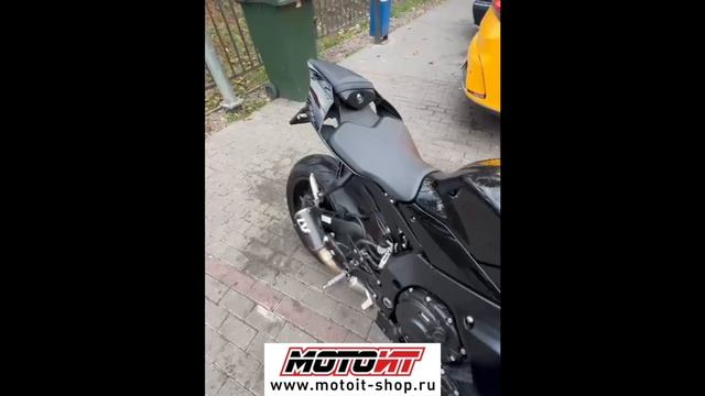 Yamaha R1 2022 с глушителем LeoVince LV Corsa и прямоточным пайпом