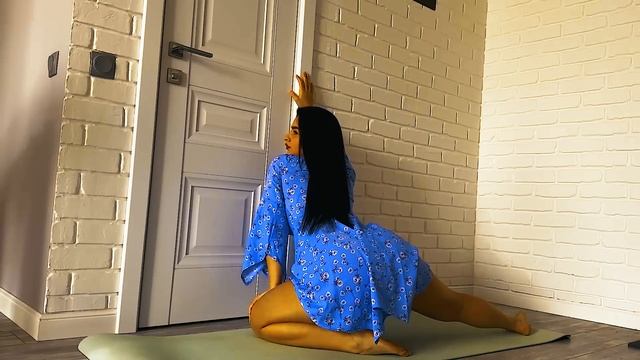 hip stretching and relaxing yoga_21