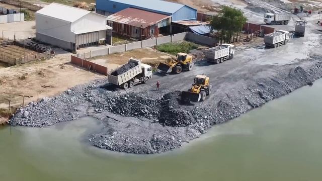 Строительство, продолжаем отсыпку берега