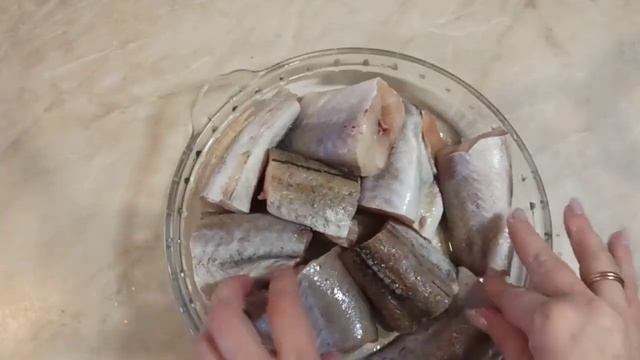 Минтай в луково-сметанном соусе,просто и вкусно!