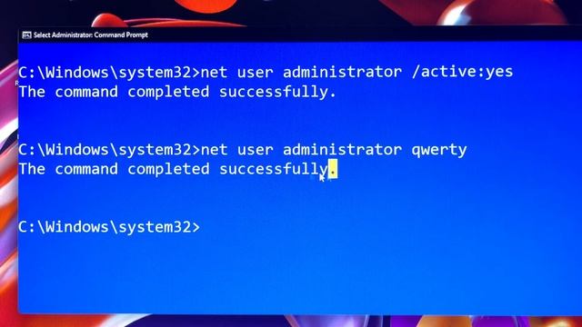 Enable / Disable Administrator Account On Login Screen in Windows 11