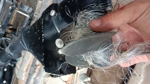 намотал рыболовную сеть на винт лодочного мотора