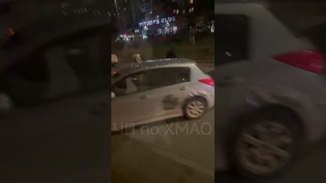 ДТП в Сургуте около ТЦ Аура 10.10.2024 (ЧП по ХМАО)