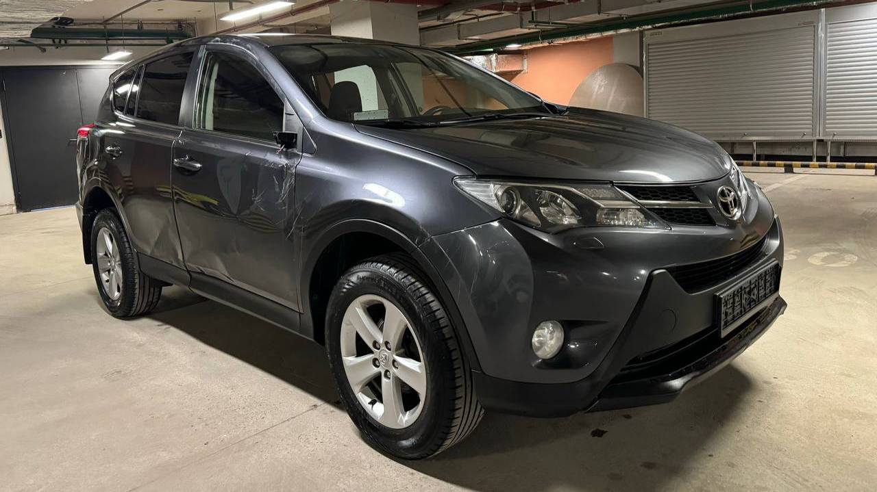 Toyota Rav4; 2,0 AT; 2013; Серый