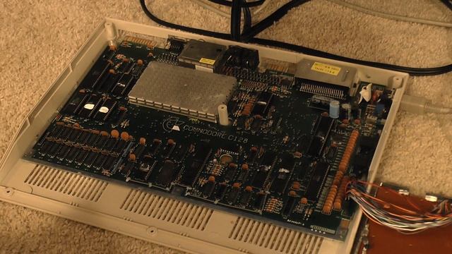 Let repair a Commodore 128!