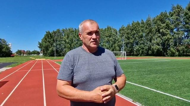Учитель физкультуры  Волжанской средней школы Игорь Попов о  новом стадионе