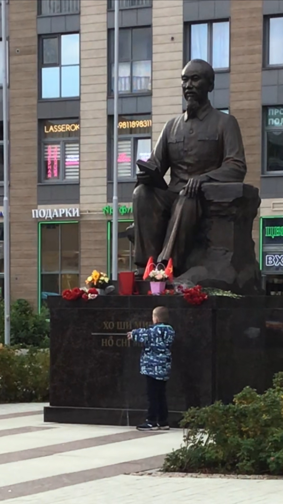Санкт-Петербург. Памятник Хо Ши Мину