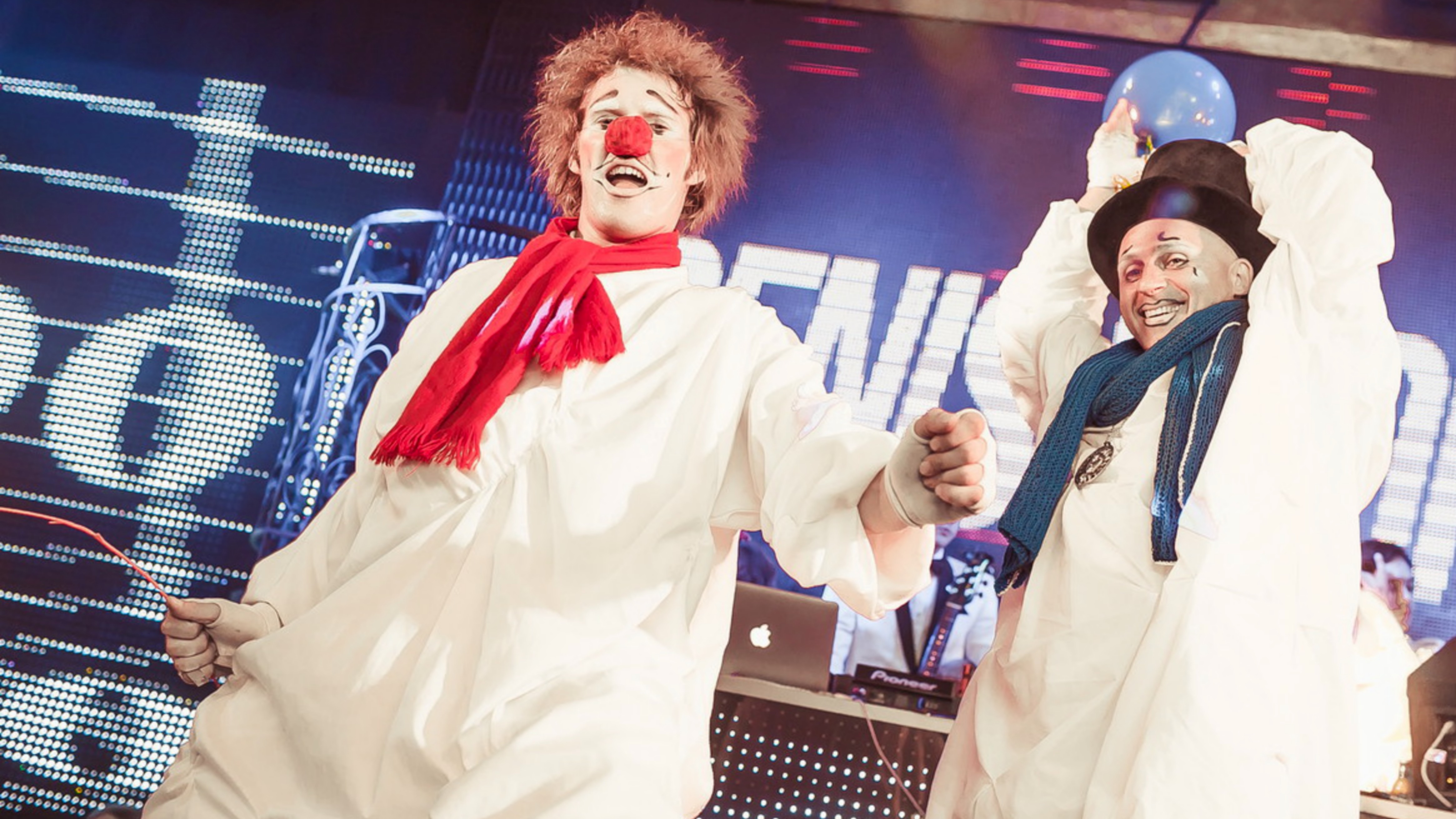 Белые персонажи. театральная клоунада. театр Каникулы