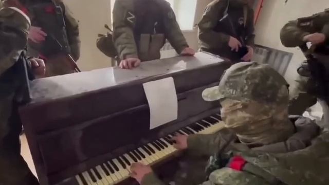 В освобожденном Угледаре звучит гимн России: исполняют штурмовики