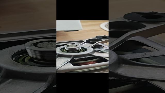 Шумят подшипники на моторе стиральной машины Ariston.