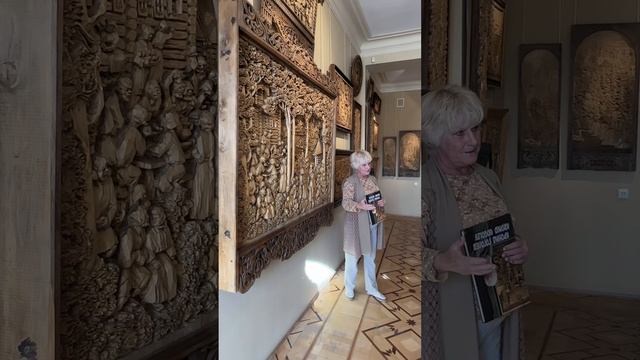 Скульптурный рельеф в дереве