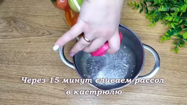 Каждый год обязательно закрываю эти нереально вкусные зеленые помидоры, получаются в меру пикантн...