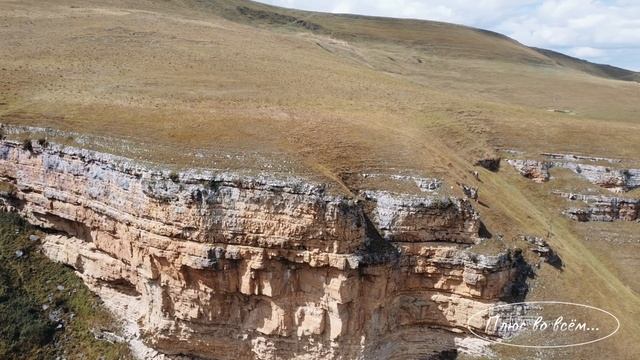 Горы Кавказа. Предгорья Домбая.