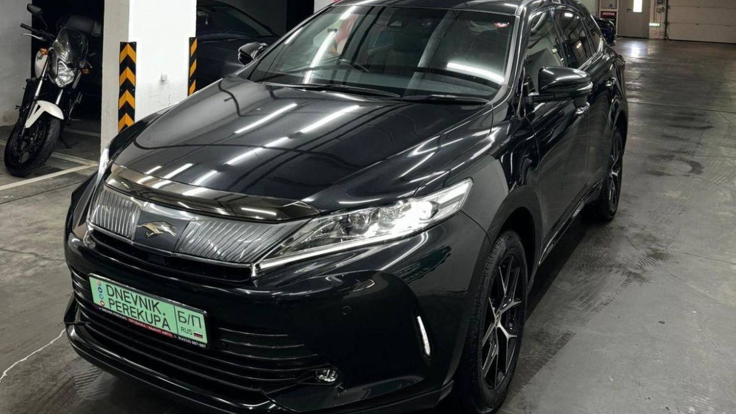 Toyota Harrier V 2.0  2019г. В наличии во Владивостоке.