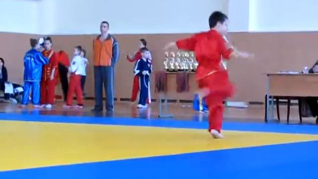 28.04.12 Клюев К. с оружием (Школа ушу 
