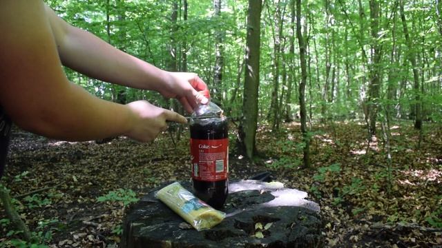 Эксперимент Кока кола и спагетти большой фонтан. Experiment Coca Cola And Spaghetti Large Fountain.