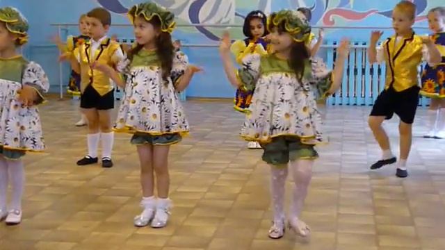 Люсия 4 года - танец "Подарок"