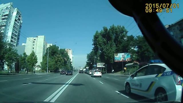 Новая раскраска автомобилей патрульной службы украинской полиции