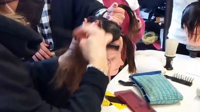 Укороченная МНОГОСЛОЙНАЯ СТРИЖКА. 3+3 = 3 разделения на резинках + 3 среза #стрижка #каскад